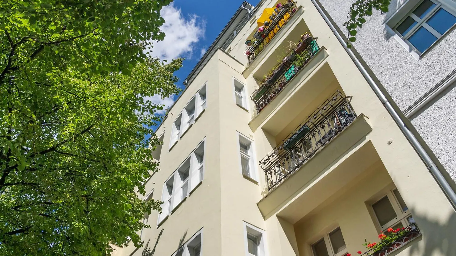 Holiday 33 Apartments Efg Schoenhauser Allee Mit Balkon Berlin Germany
