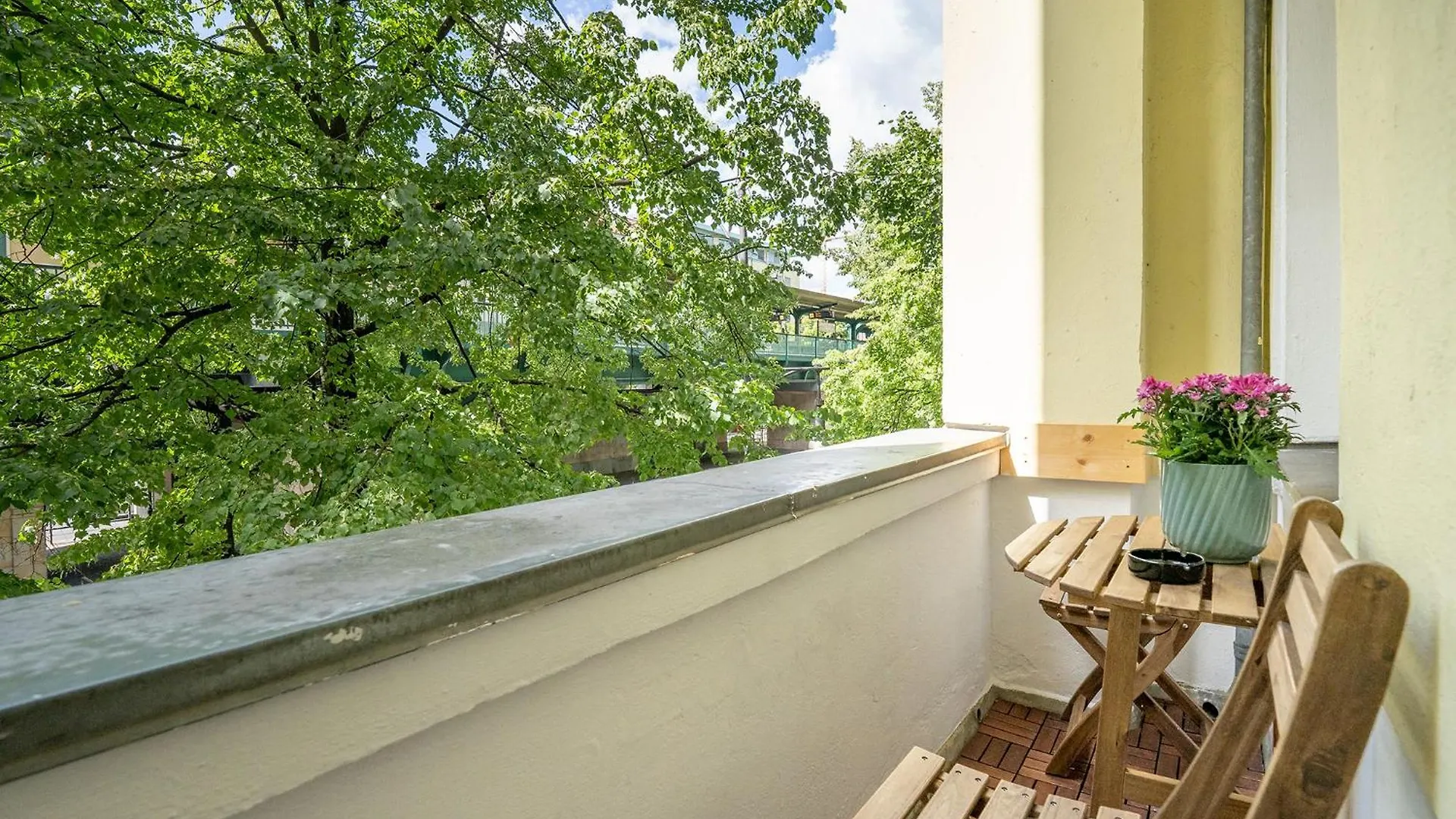 Holiday 33 Apartments Efg Schoenhauser Allee Mit Balkon Berlin